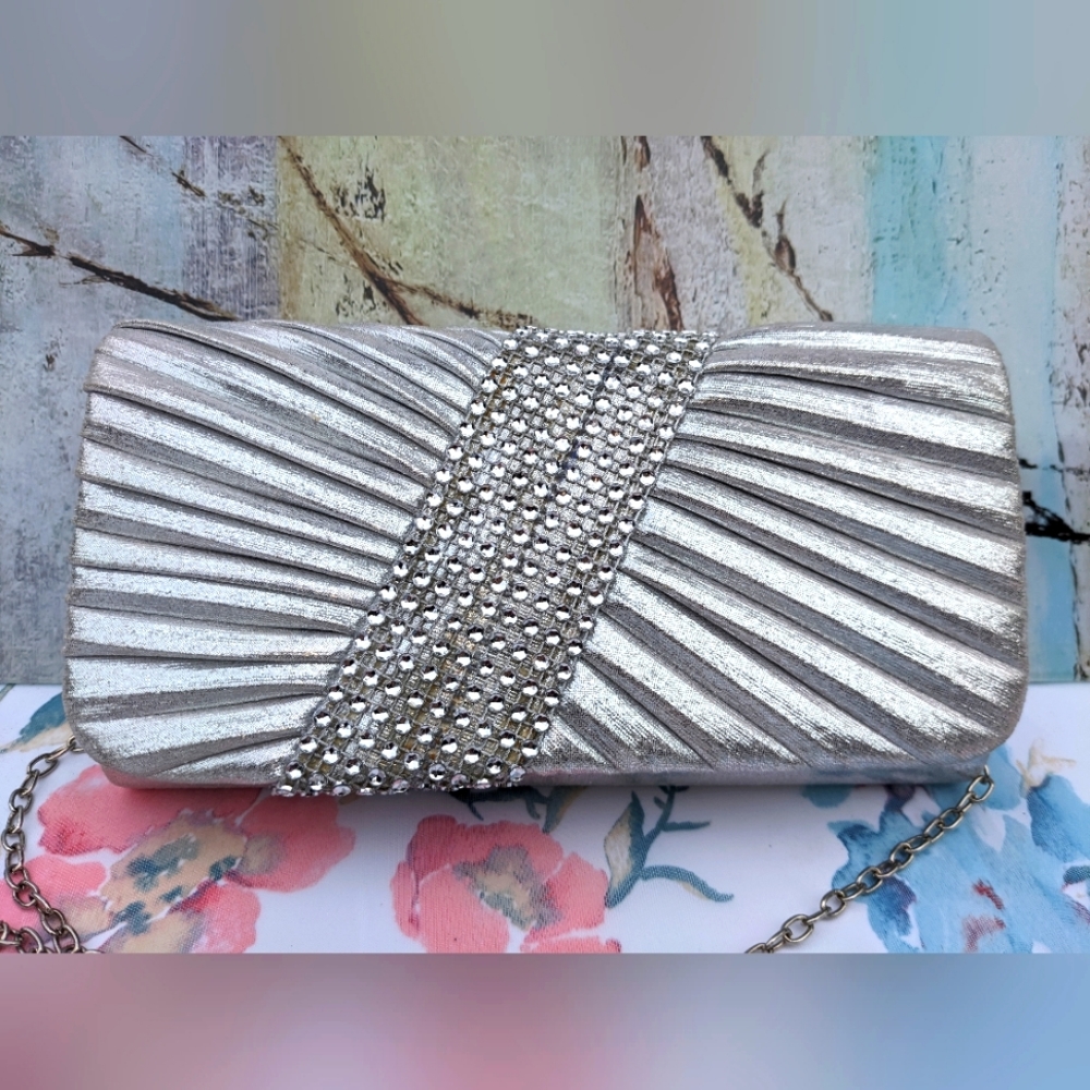 ‼️FREE‼️ with 2nd Item Elegant Silver Clutch For Teens, Children’s Dress-up